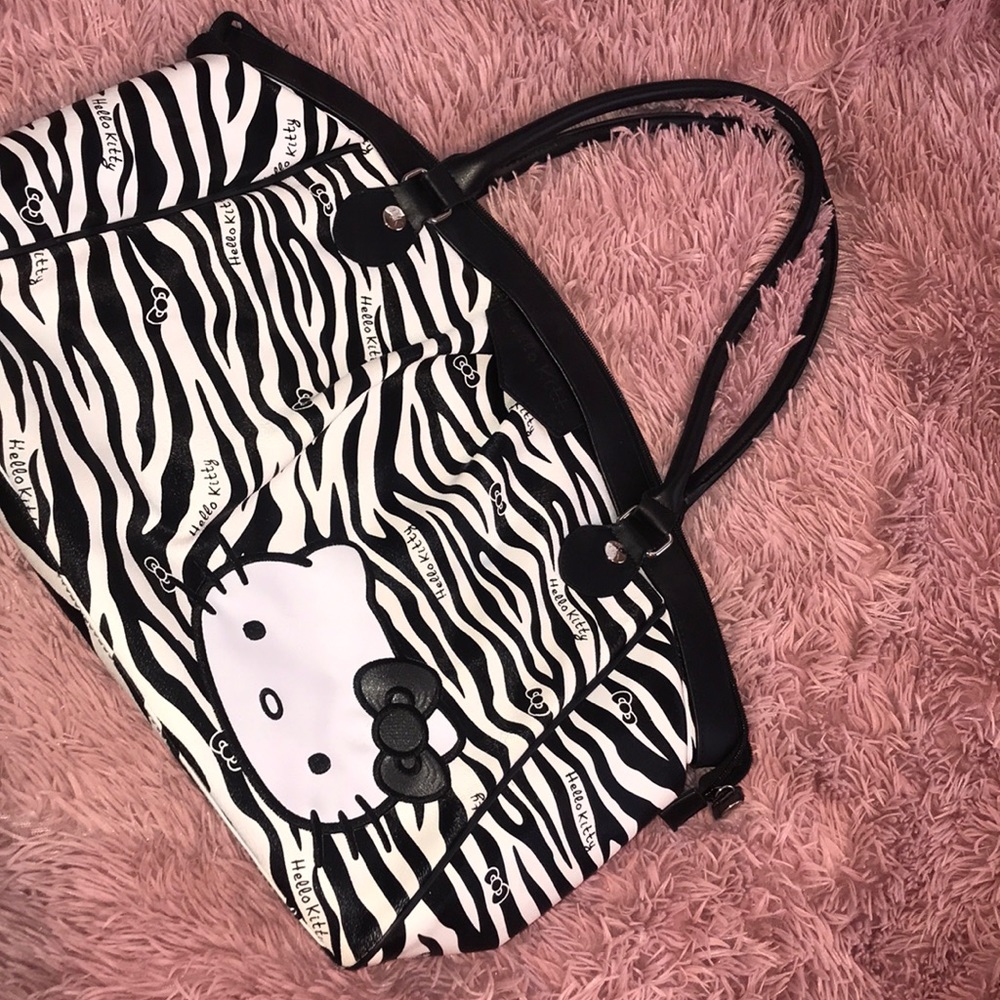 - ‼️Flash Sale‼️ hello kitty purse !